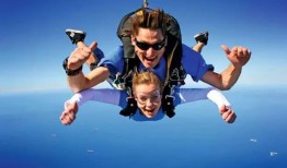 娱乐吃瓜酱跳伞视频,空中视角诠释极限运动魅力